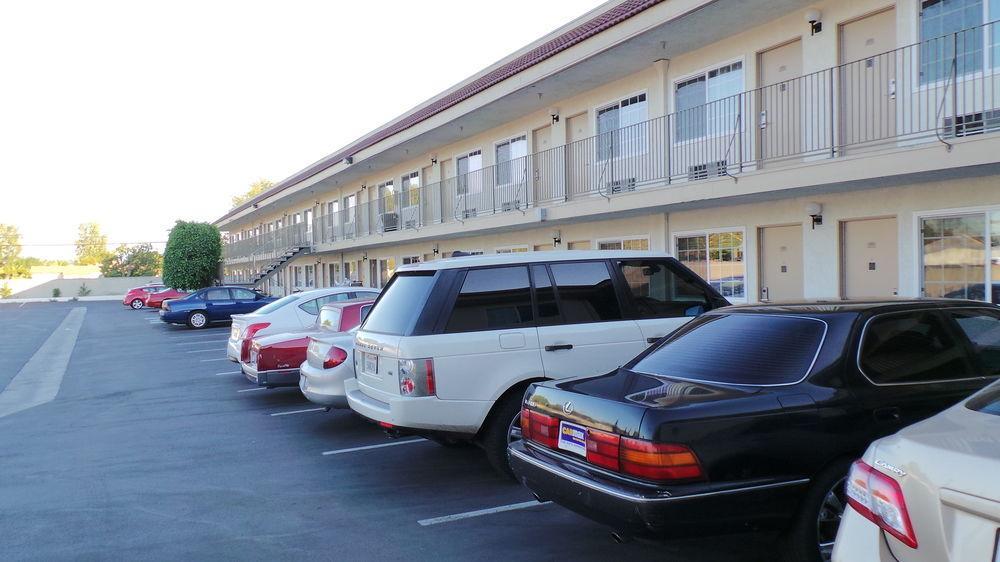 The Dixie Orange County Hotel Stanton Buitenkant foto