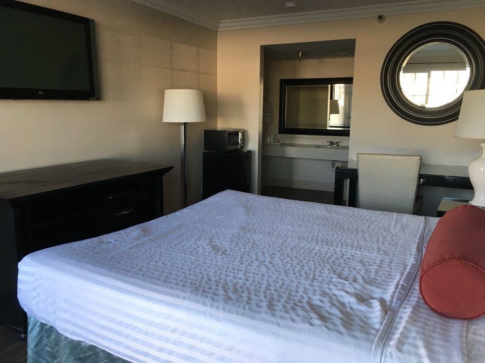 The Dixie Orange County Hotel Stanton Buitenkant foto